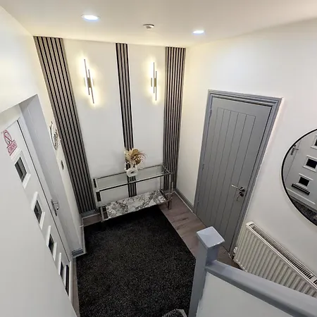 Modern Family Friendly 4bd House Bradford (West Yorkshire)
