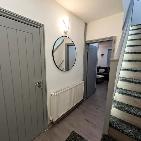 Modern Family Friendly 4bd House