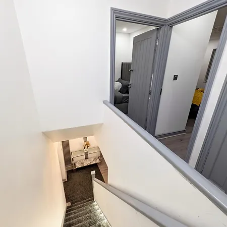 Modern Family Friendly 4bd House Apartment Bradford (West Yorkshire)