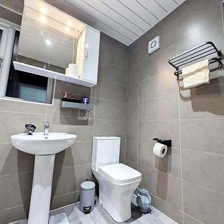 Apartment Modern Family Friendly 4bd House