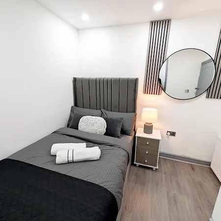 Modern Family Friendly 4bd House Apartment Bradford (West Yorkshire)