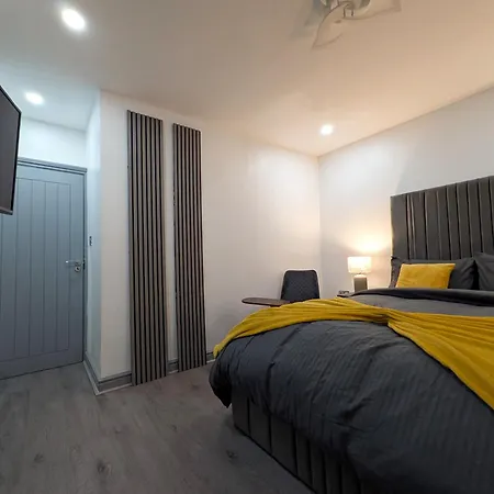 Modern Family Friendly 4bd House Apartment
