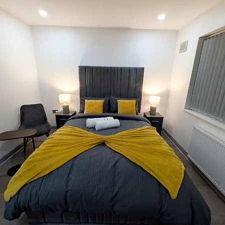 Modern Family Friendly 4bd House Apartment Bradford (West Yorkshire)