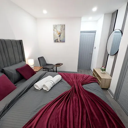 Modern Family Friendly 4bd House * Bradford (West Yorkshire)