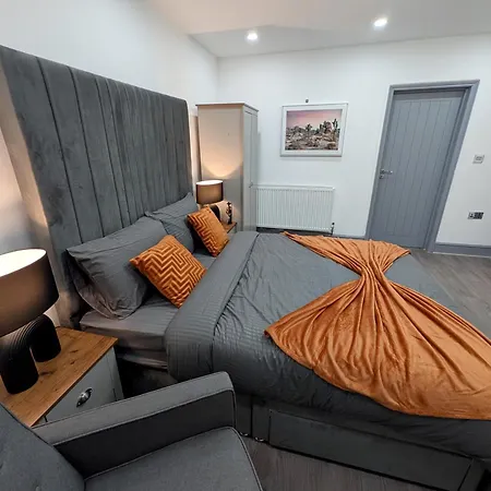 Apartment Modern Family Friendly 4bd House