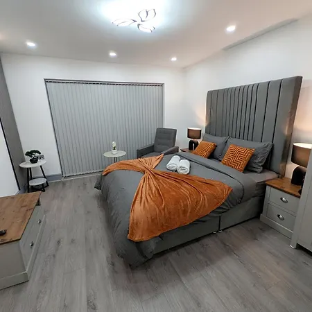Modern Family Friendly 4bd House *