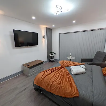 Modern Family Friendly 4bd House Bradford (West Yorkshire)