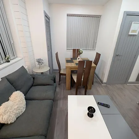 Modern Family Friendly 4bd House Apartment Bradford (West Yorkshire)