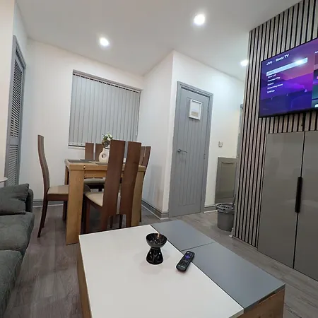 Modern Family Friendly 4bd House Apartment Bradford (West Yorkshire)