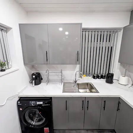 Modern Family Friendly 4bd House Bradford (West Yorkshire)